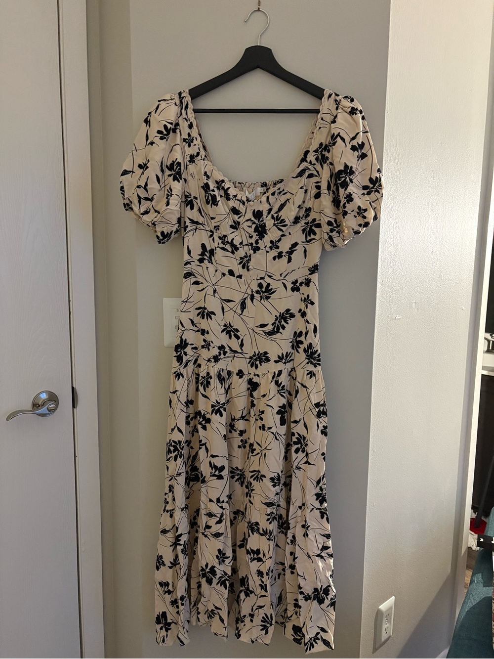 ASTR Floral Puff-Sleeve Midi Dress in Cream and Black